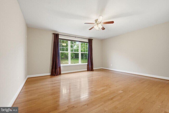 Building Photo - 42240 Hiddenwood Ln