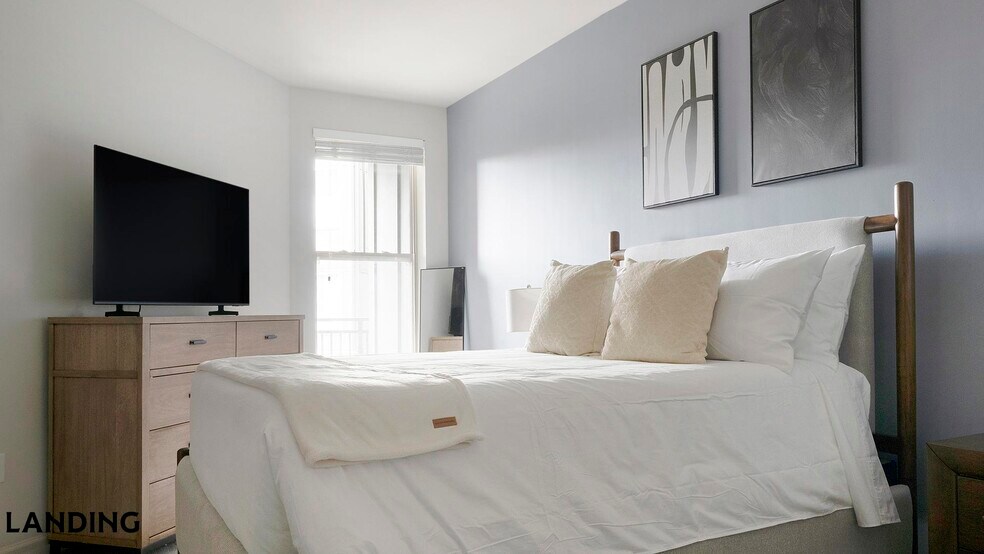 Building Photo - 2420 Peachtree Rd NW