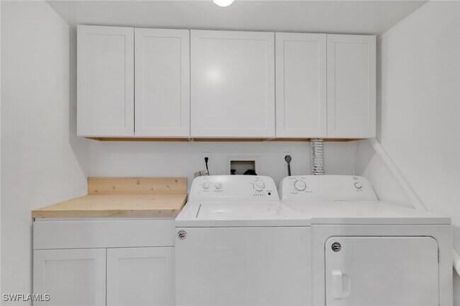 Building Photo - 146 Cypress Way E