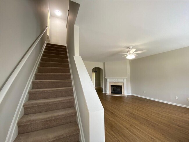 Building Photo - 677 Kenridge Dr