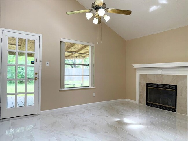 Building Photo - 10202 Hollow Canyon Dr