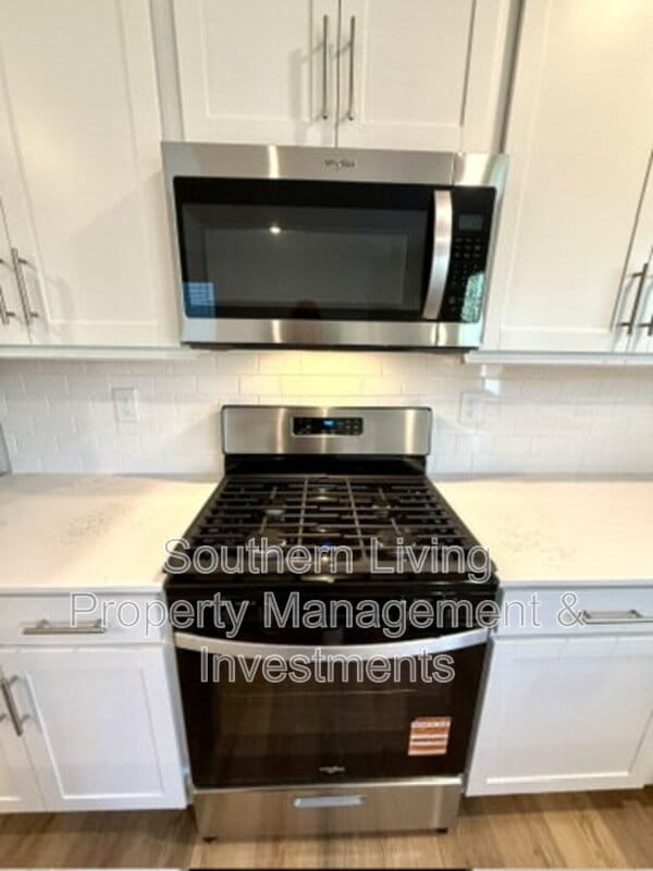 Building Photo - 1413 Secrest Cmns Dr