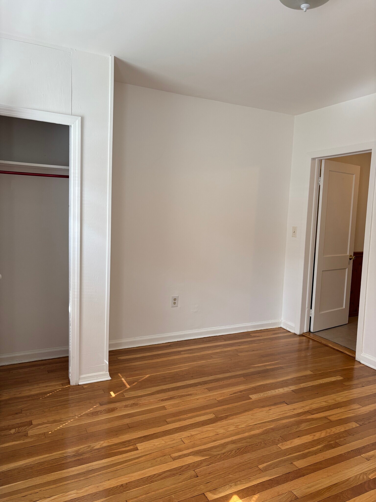 Living Room - opposite view - 240 Sommerville Pl