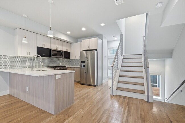Building Photo - $3,540.95 with $300 off the first month's rent, 2 Beds - 4 Bath, Townhouse in Denver with Cozy Fi...