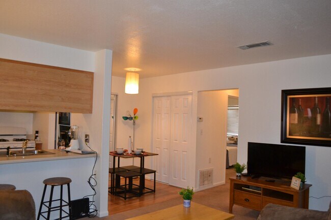 Building Photo - 317 Mabry St
