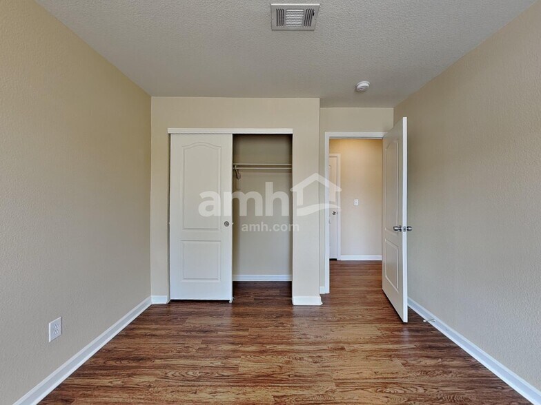 Building Photo - 10572 Vaughn Ct