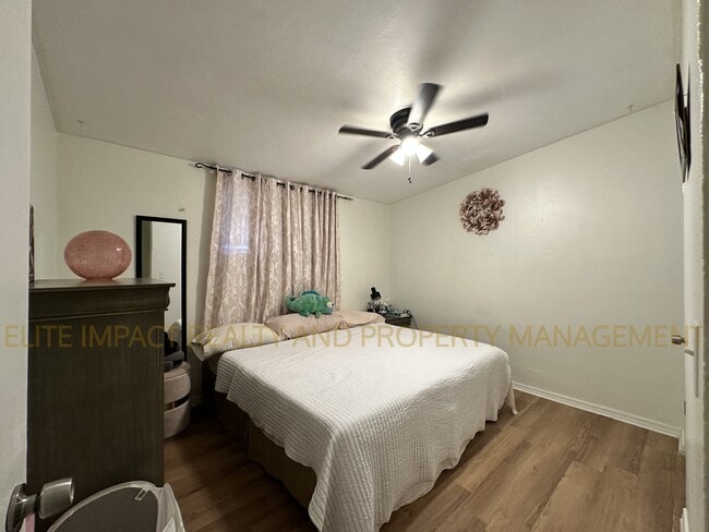 Building Photo - 4650 E Calle Aurora