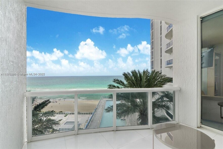 Building Photo - 15811 Collins Ave