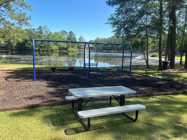 Building Photo - 25 Oak Lake Ct