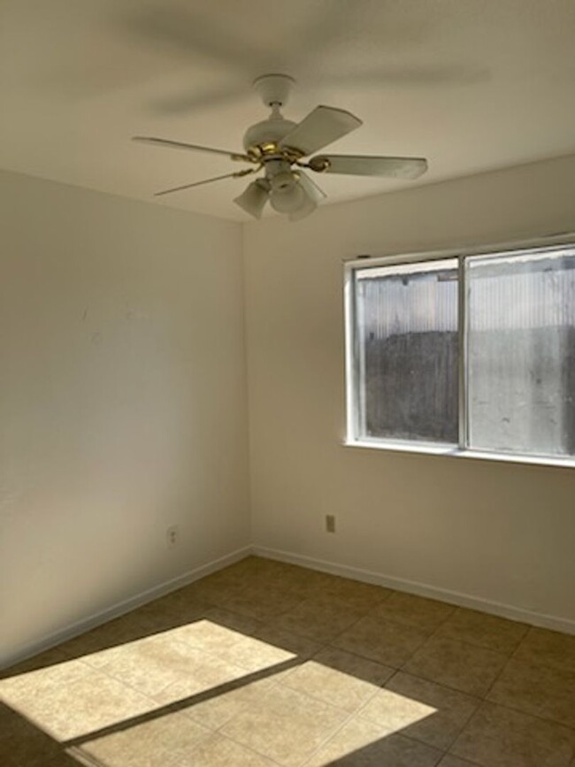 Building Photo - 2-Bedroom, 1-Bathroom Home for Rent in Dos...