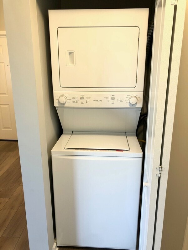 Building Photo - 811 E Main St