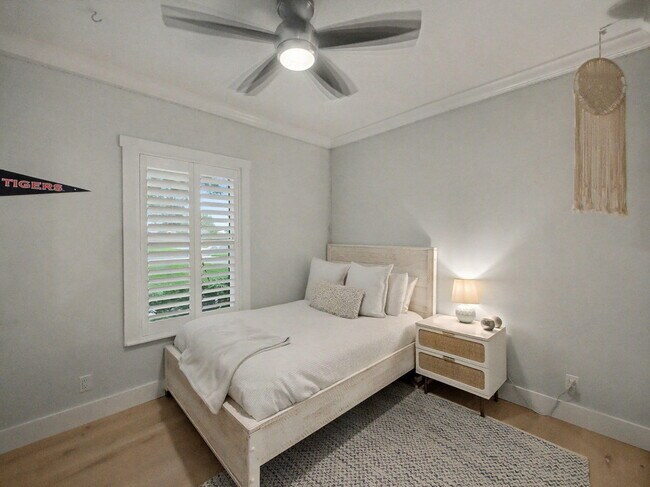 Building Photo - 8121 SE Orchard Terrace