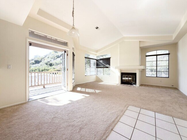 Building Photo - Upper Level Condo in Gated Community