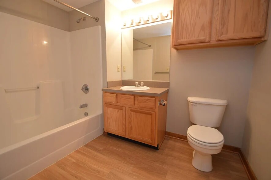 Bathroom - 940 Monroe Ave NW