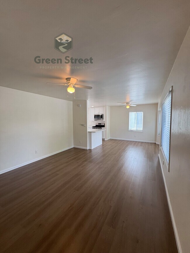 Building Photo - 1719 Oliver Ave