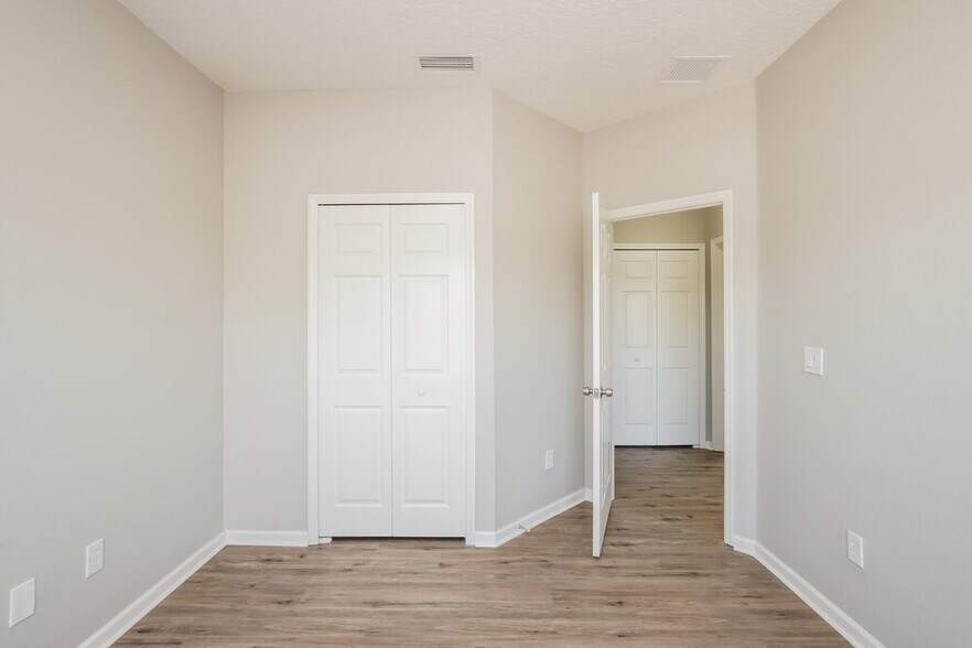 Building Photo - 8749 Silk Bay Pl