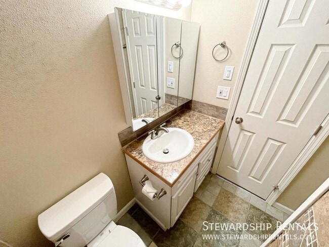 Building Photo - 325½ Schooling St.-