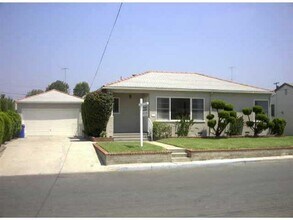 Building Photo - 4 BR / 2 BA near SDSU available 02/01/2026.