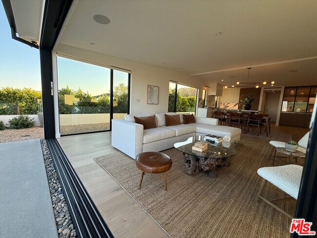Building Photo - 3602 Shoreheights Dr