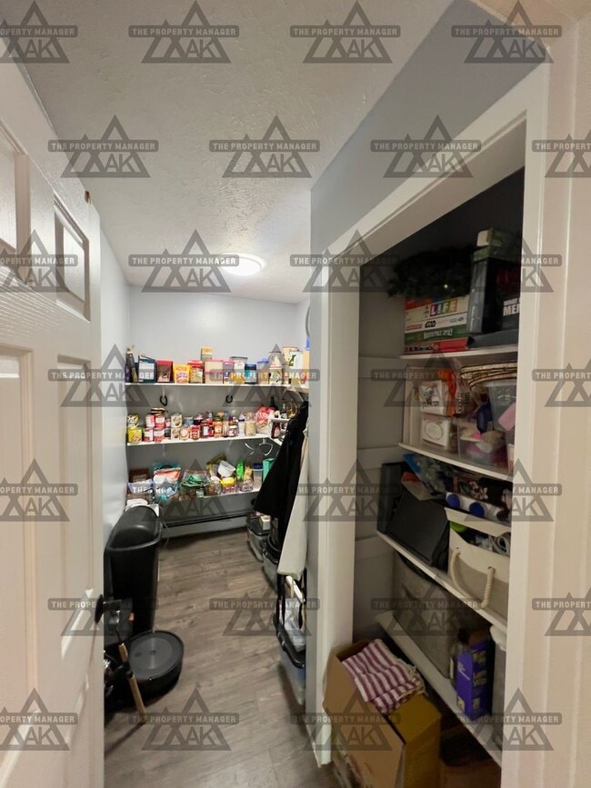 Building Photo - Beautiful Moose Creek Residence | 2 Beds, 1 Bath, Garage, and Heat Included