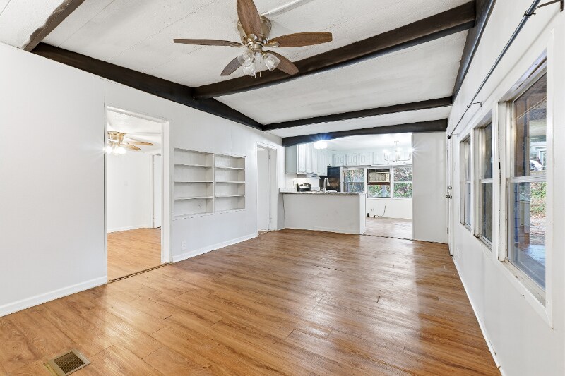 Building Photo - 3831 King Dr