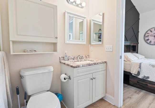 Building Photo - Stunning Top-Floor 2-Bedroom Retreat with Serene Pond Views!