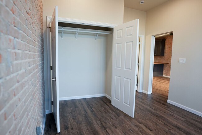 Building Photo - 210 E Washington Ave