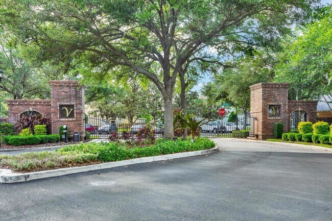 Building Photo - 5036 Pond Ridge Dr