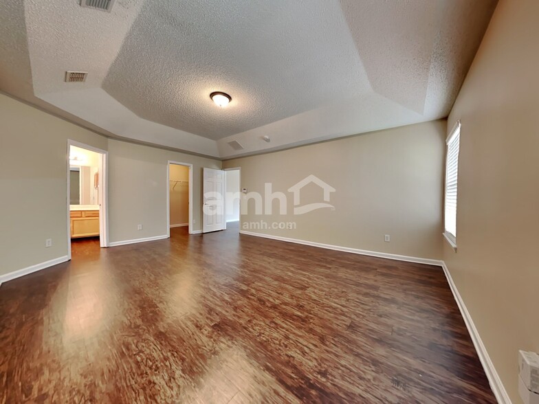 Building Photo - 5631 Ortega Park Blvd