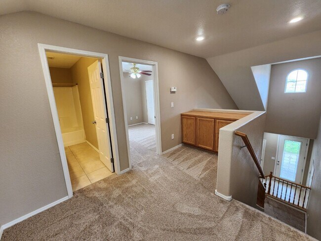 Building Photo - Charming 3 bedroom home with great curb ap...