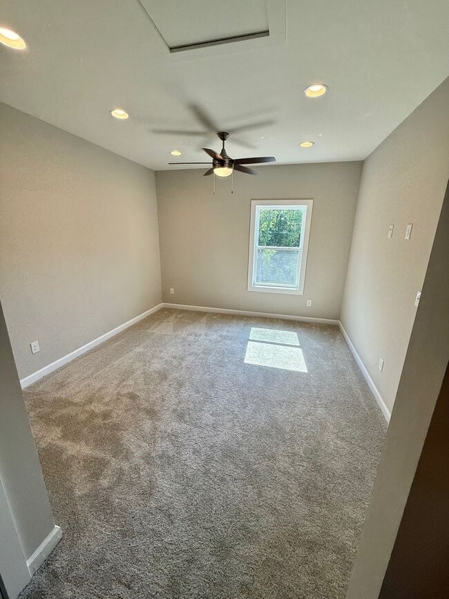 Building Photo - 3 BR/2.5BA | Newly Renovated Single Family Home | Fully Fenced Yard!