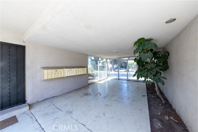 Building Photo - 11827 Beverly Blvd