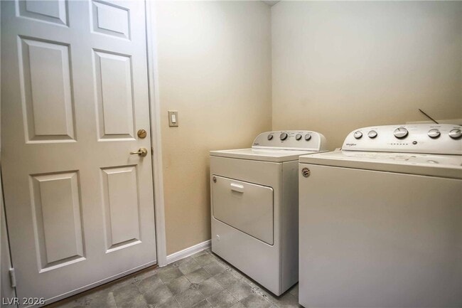 Building Photo - 240 Springtime St