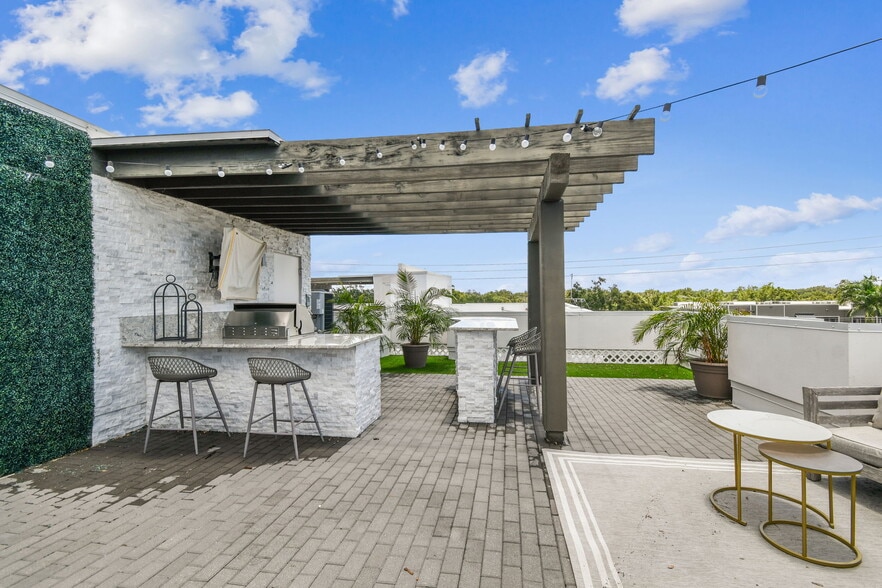 Building Photo - 3100 W Paul Ave