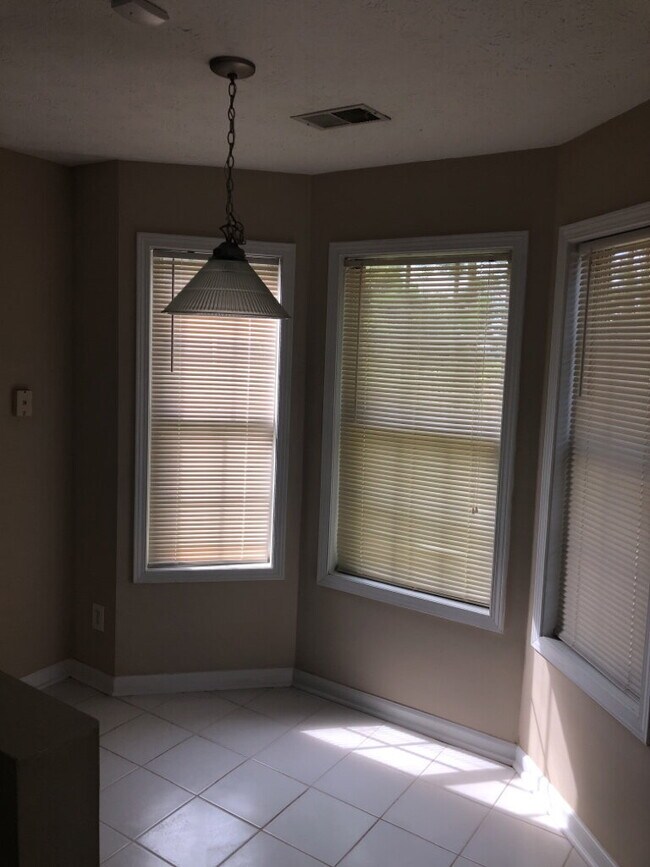 Building Photo - 2489 Tolliver Dr