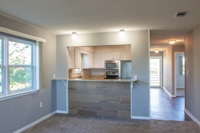 Building Photo - 3/2 1200 SF condo on the Intercoastal West...