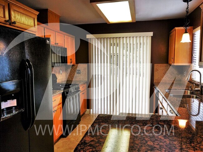 Building Photo - Cozy house