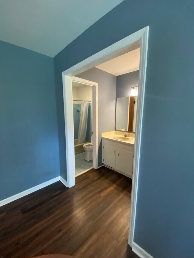 Master bath - 1531 Wakendaw Rd