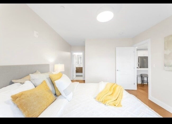 Building Photo - 425 Lagrange St