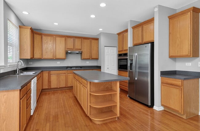 Building Photo - 607 Mansfield Way