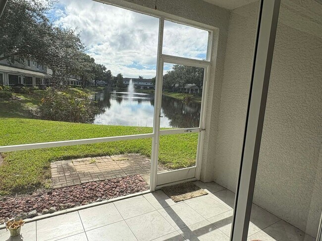 Building Photo - 2/2.5 Townhome in Fort Myers for Rent