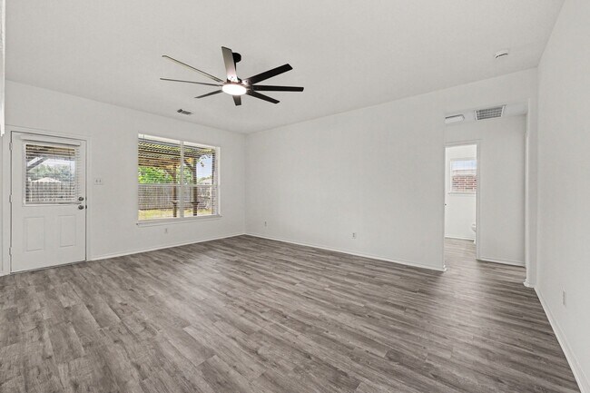 Building Photo - 18314 Manorcliff Ln