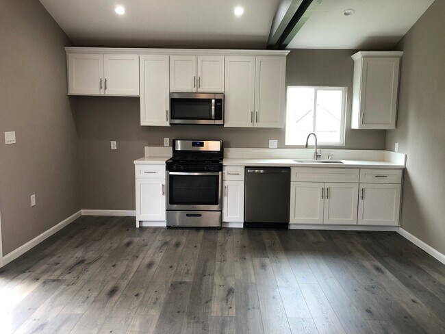 Building Photo - BEAUTIFUL & SPACIOUS 1 BR COTTAGE IN QUIET CUL-DE-SAC IN CLAIREMONT