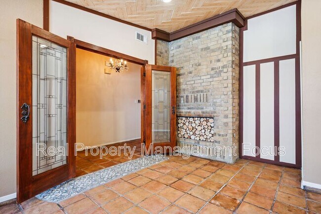 Building Photo - 2029 Whippoorwill Ln