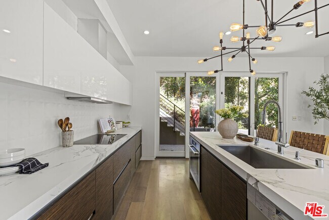 Building Photo - 2756 Westshire Dr