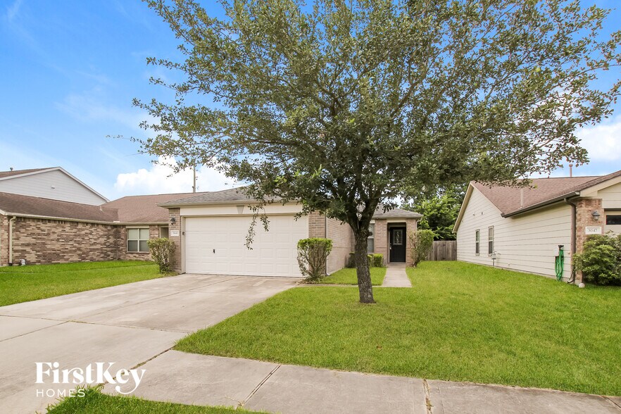 Building Photo - 3043 Legends York Dr