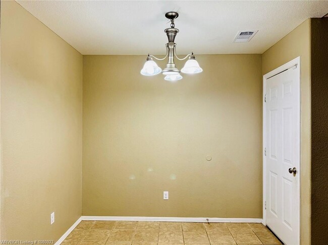 Building Photo - 6604 Huntington Ct