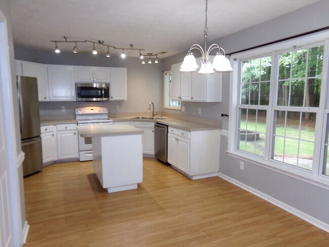 Building Photo - Beautiful 2 story home located on a cul-de-sac