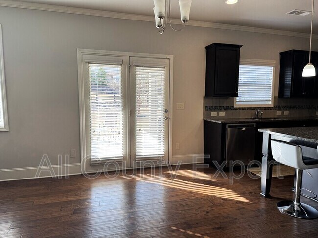 Building Photo - 6651 Rivergreen Rd