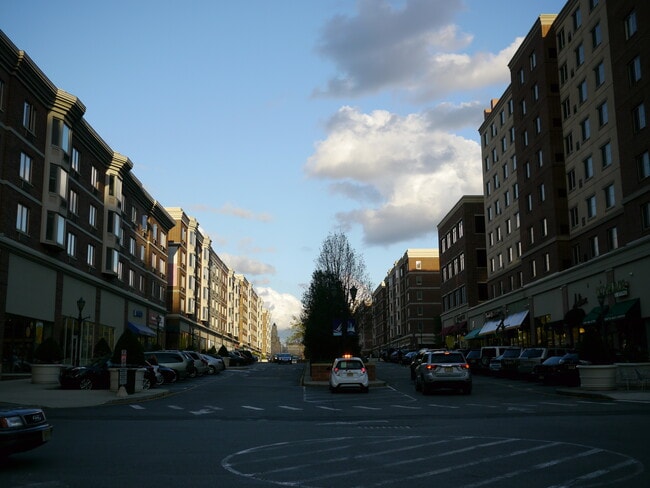 Building Photo - 425 Gorge Rd